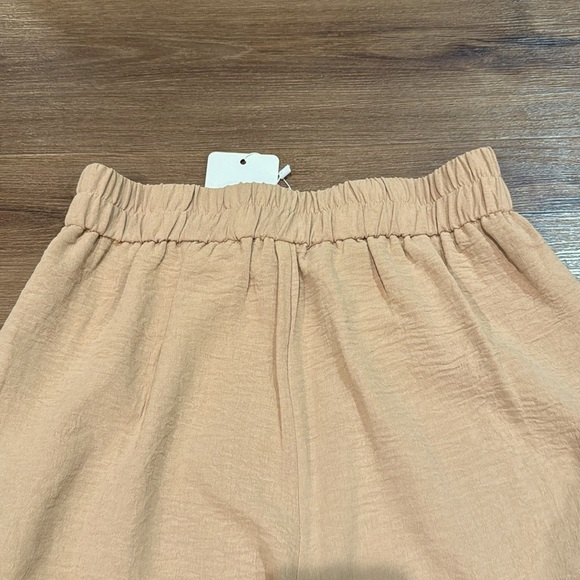 NWT Women's Beige High Waisted Wide Leg Pants with Pockets. Size Small - Picture 6 of 7